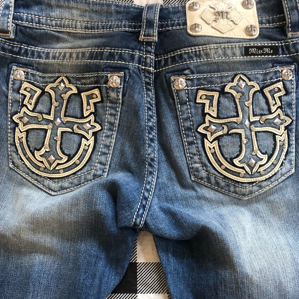 Miss me jeans size 27 straight leg and  shirt, necklace